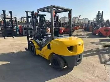 Camione elevatore diesel 3 tonnellate Komatsu FD30 usato in Giappone con motore modello 4D94LE