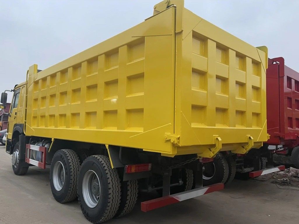 21-30T Capacità utilizzata HOWO 6x4 Camion a gomma Camion a scarico per il trasporto tecnico