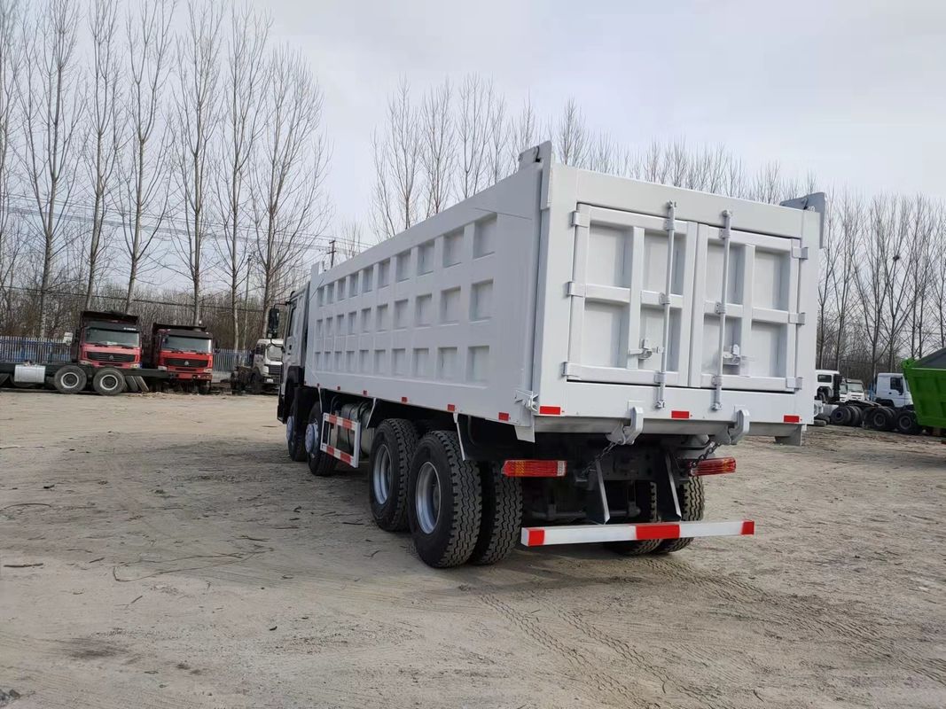 Euro 3 SINO TRUCK 12 ruote LHD 50 tonnellate di seconda mano 8x4 Usato HOWO Tipper Dump Truck
