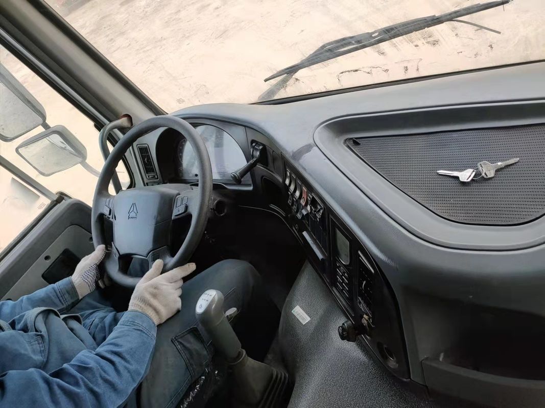 Euro 3 SINO TRUCK 12 ruote LHD 50 tonnellate di seconda mano 8x4 Usato HOWO Tipper Dump Truck