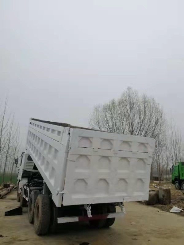 39000kg Peso di contenimento Shacman F3000 8x4 Camion a gomma Camion a scarico 6.2-8m Lunghezza del serbatoio di carico