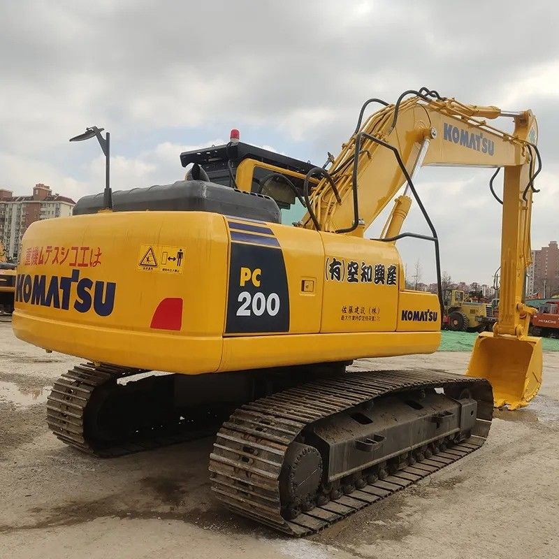 Escavatori Komatsu PC200-8 di seconda mano in colore originale con cilindro idraulico