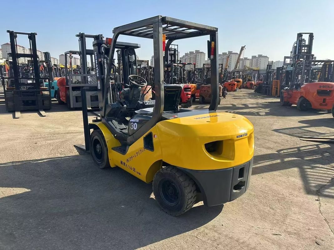 Mini carrello elevatore giapponese Komatsu FD30 3T con motore diesel a basso consumo di carburante