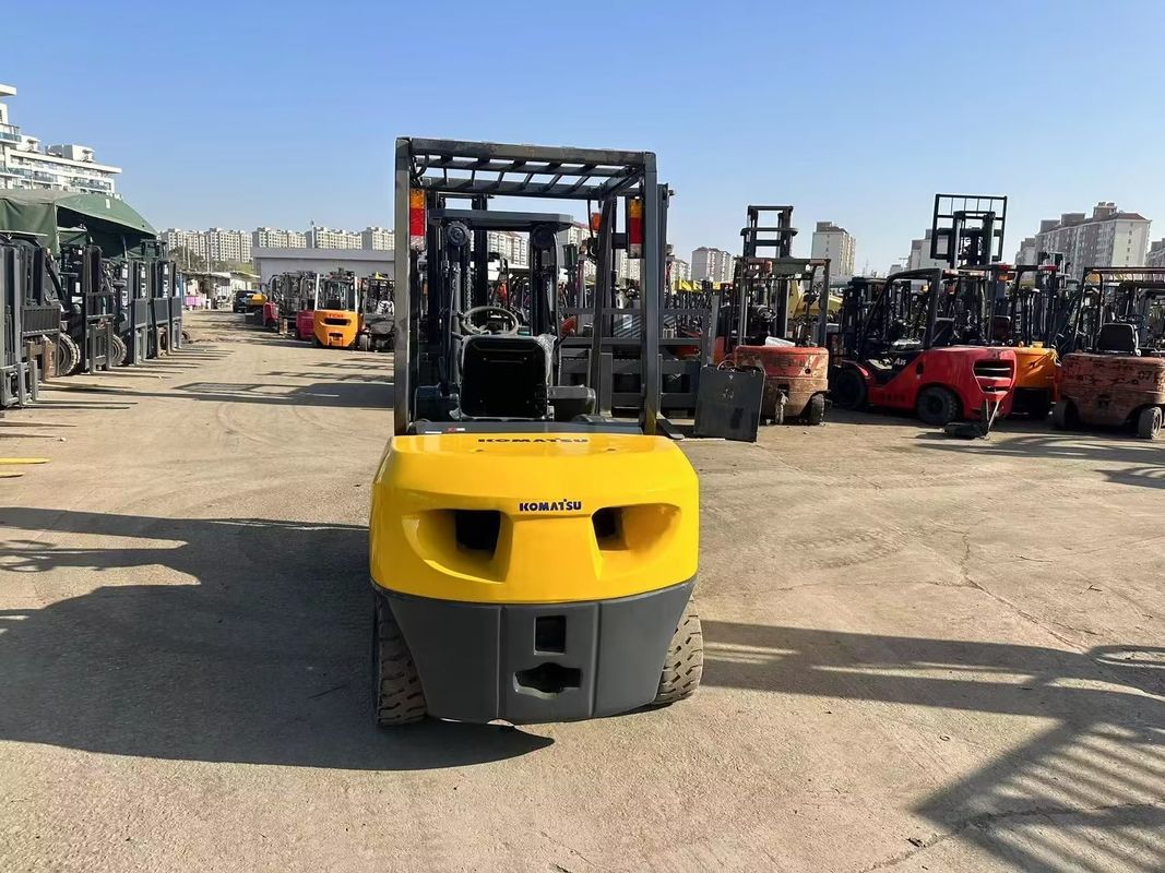 Mini carrello elevatore giapponese Komatsu FD30 3T con motore diesel a basso consumo di carburante