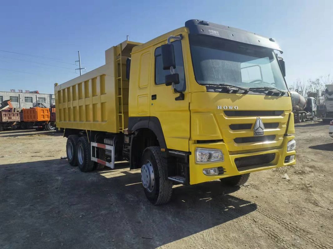 Usato Howo 6x4 Camion a ribaltatore Camion a scarico Euro 2 Standard di emissioni Cisterna di carico Lunghezza ≥ 8m