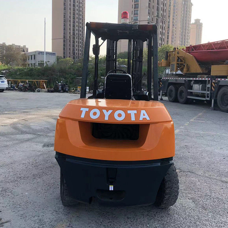 Forklift diesel usato da 5 tonnellate con trasmissione automatica a quattro ruote motrici e larghezza di forcella 125