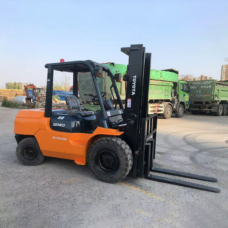 Forklift diesel usato da 5 tonnellate con trasmissione automatica a quattro ruote motrici e larghezza di forcella 125