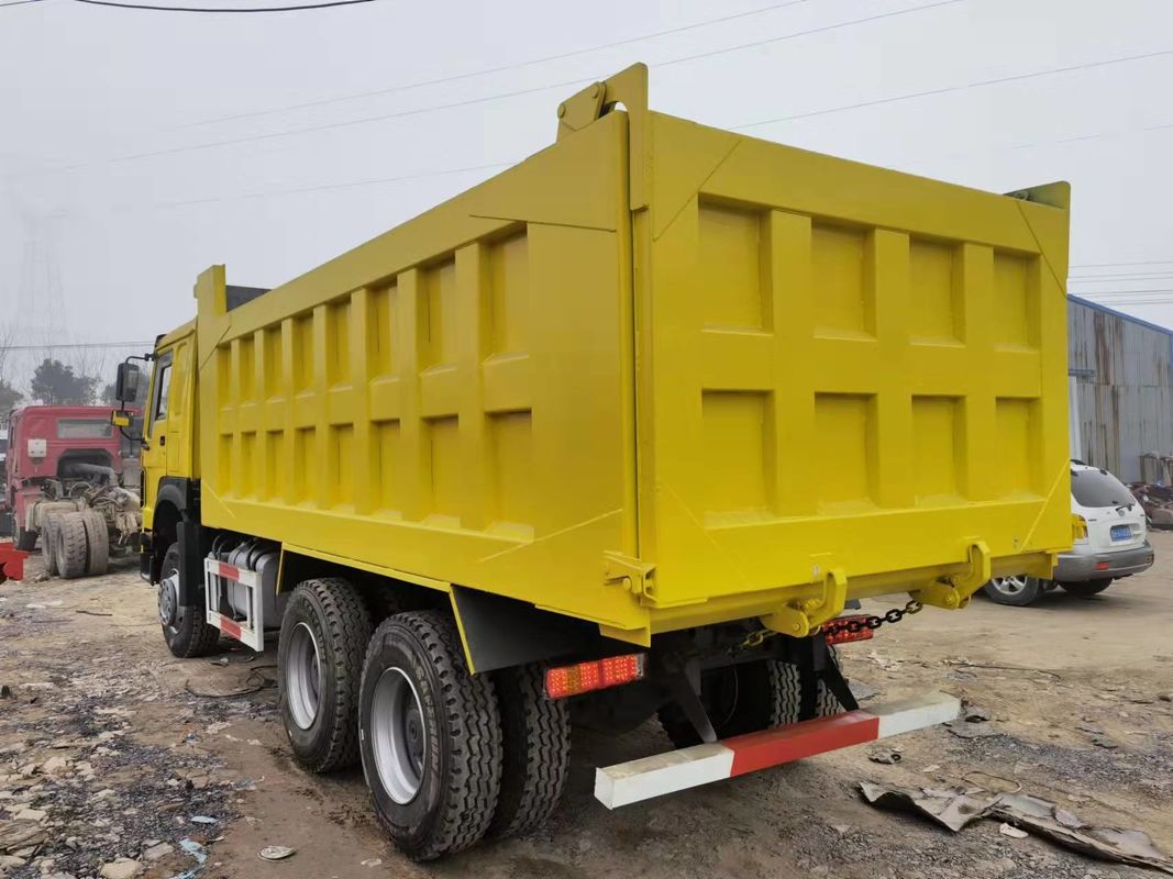 Usato Howo 6x4 Camion a ribaltatore Camion a scarico Euro 2 Standard di emissioni Cisterna di carico Lunghezza ≥ 8m