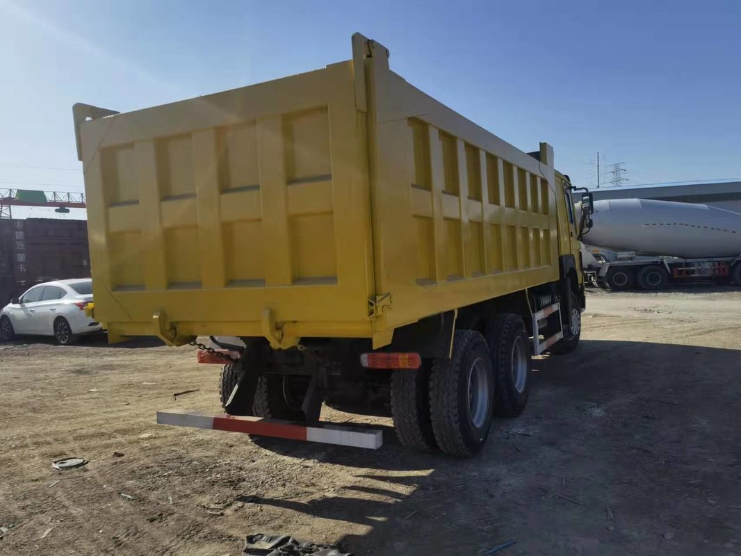 Usato Howo 6x4 Camion a ribaltatore Camion a scarico Euro 2 Standard di emissioni Cisterna di carico Lunghezza ≥ 8m