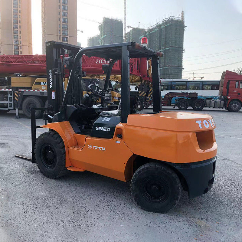 Forklift diesel usato da 5 tonnellate con trasmissione automatica a quattro ruote motrici e larghezza di forcella 125