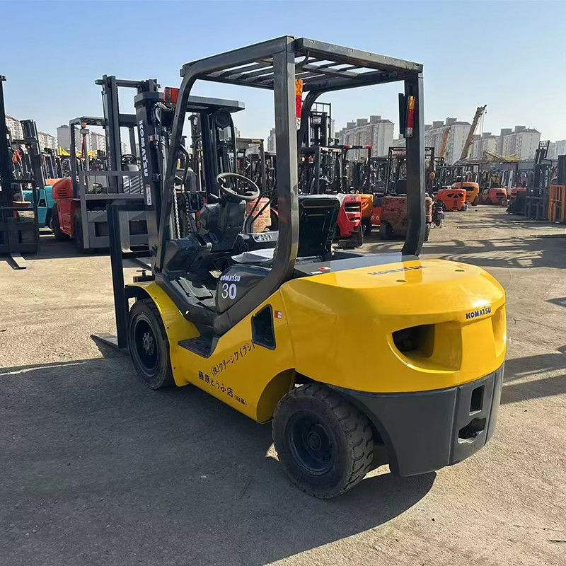 3 tonnellate di gasolio Giappone usato Komatsu FD30T carrello elevatore migliore con motore 4D94E