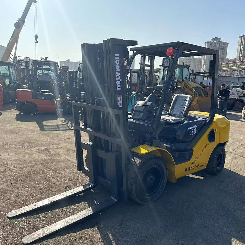 3 tonnellate di gasolio Giappone usato Komatsu FD30T carrello elevatore migliore con motore 4D94E