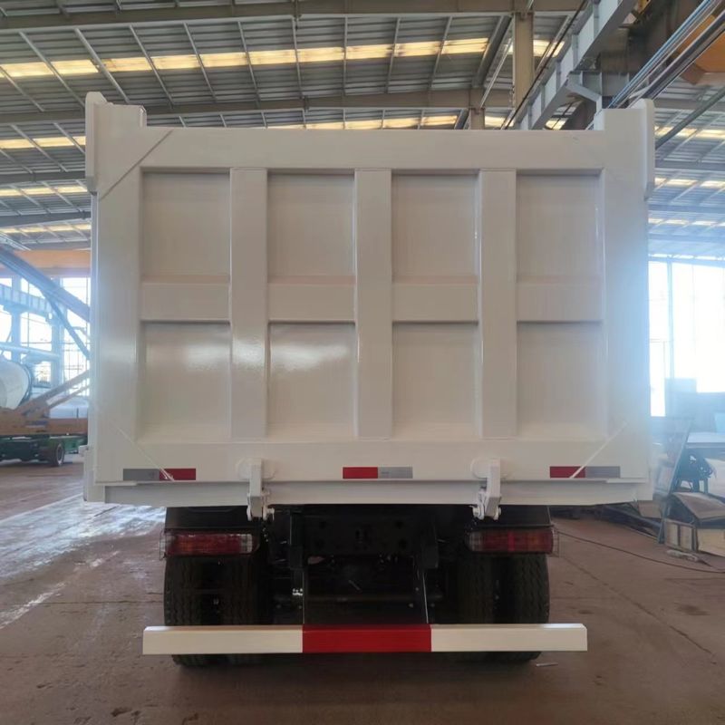 Howo 8x4 LHD Dump Tipper Truck con coppia massima 500-1000Nm e capacità motore 6-8L