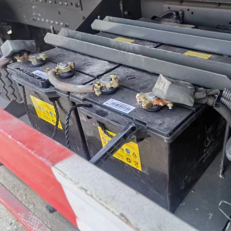 Capacità del serbatoio di carburante 400-500L HOWO 8x4 371hp Dump Tipper Truck con sospensione ad aria