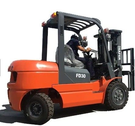 FD30 Camione elevatore diesel con peso 4300 kg e larghezza di forcella 125 mm Azionato da motore Isuzu