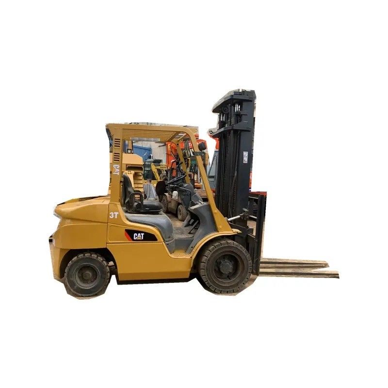 3 tonnellate di motore diesel cat forklift in Giappone con altezza di sollevamento standard e larghezza di forchetta di 150 mm