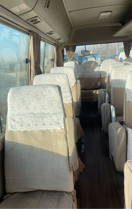 Autobus con guida LHD da 30 posti con cilindrata di 4104 ml e carburante diesel per soddisfare le vostre esigenze