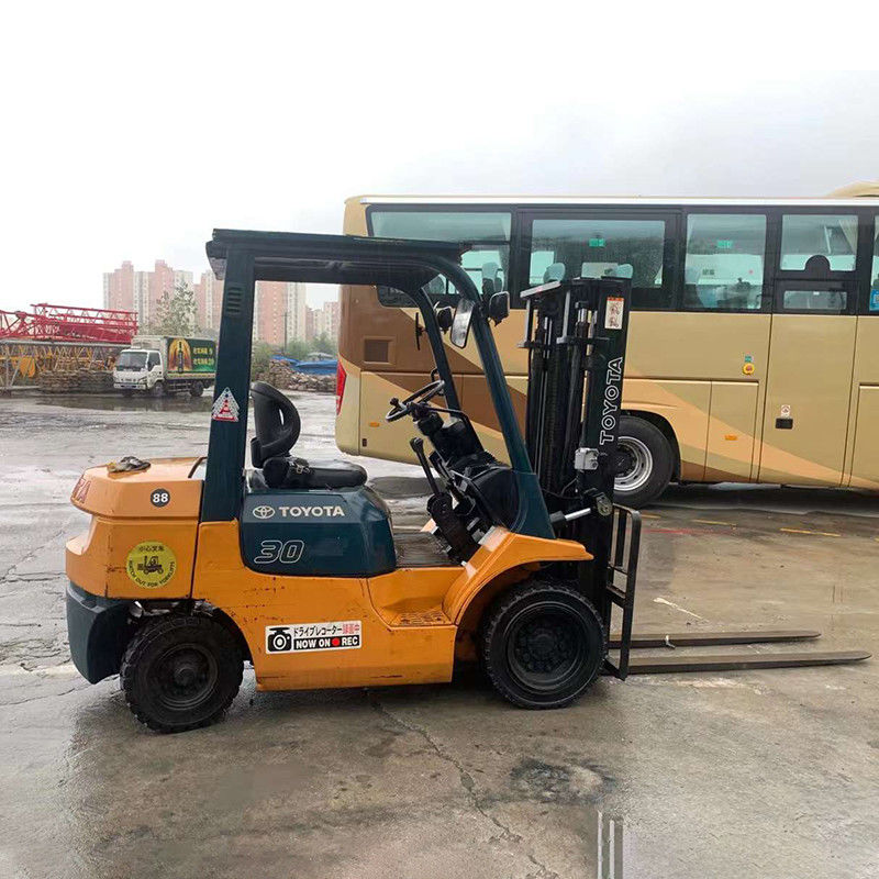 Strumenti per sollevamento pesi da 3000 kg Triplex 3t Diesel Used Forklift con via laterale in Pakistan