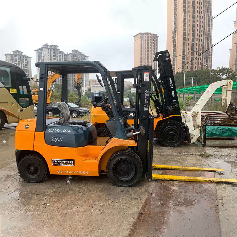 Strumenti per sollevamento pesi da 3000 kg Triplex 3t Diesel Used Forklift con via laterale in Pakistan