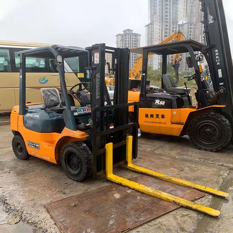 Strumenti per sollevamento pesi da 3000 kg Triplex 3t Diesel Used Forklift con via laterale in Pakistan