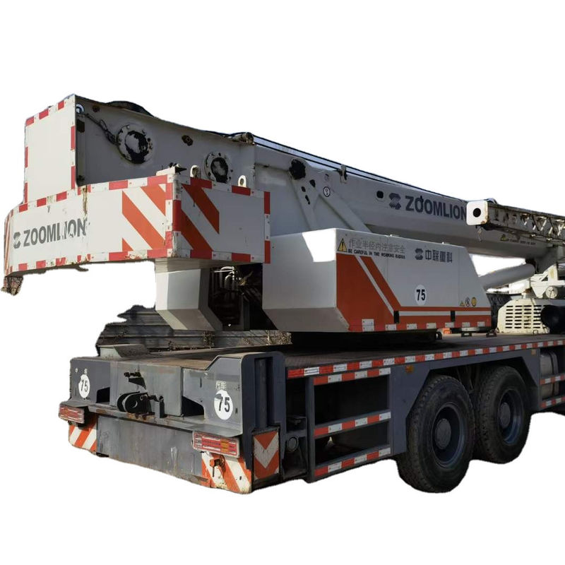 Crana mobile a ruote Zoomlion da 25 tonnellate con altezza di sollevamento massima di 41 metri