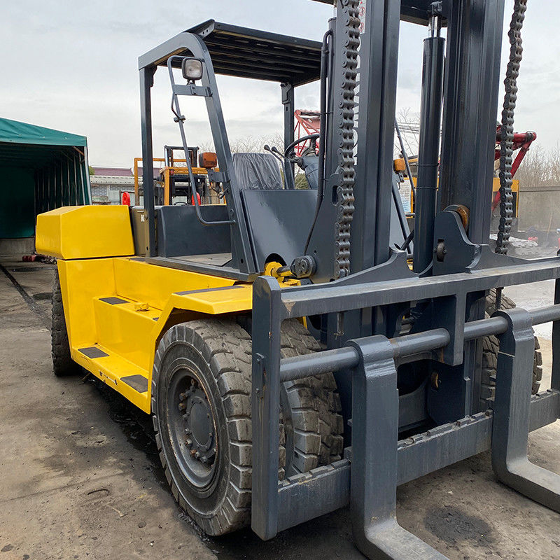 Camione elevatore diesel Komatsu per contenitori da 12 a 16 tonnellate lunghezza forchetta 1070 mm larghezza forchetta 150 mm
