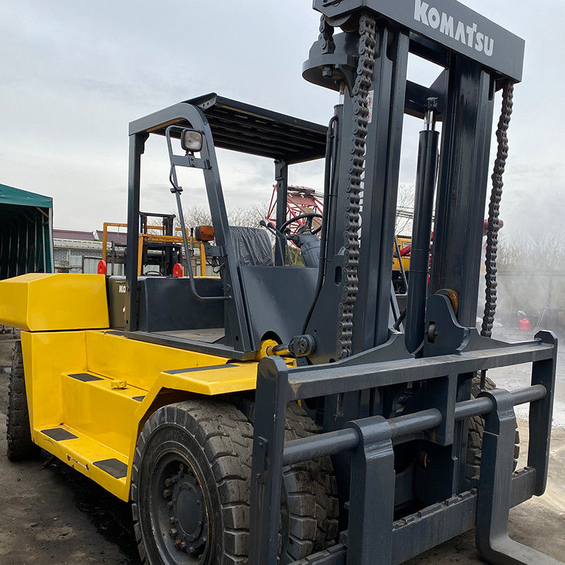 Camione elevatore diesel Komatsu per contenitori da 12 a 16 tonnellate lunghezza forchetta 1070 mm larghezza forchetta 150 mm