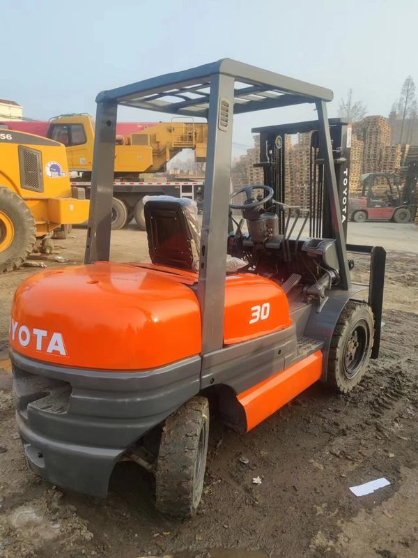 3000 kg carrello elevatore giapponese leggero con motore diesel e centro di gravità 500 mm