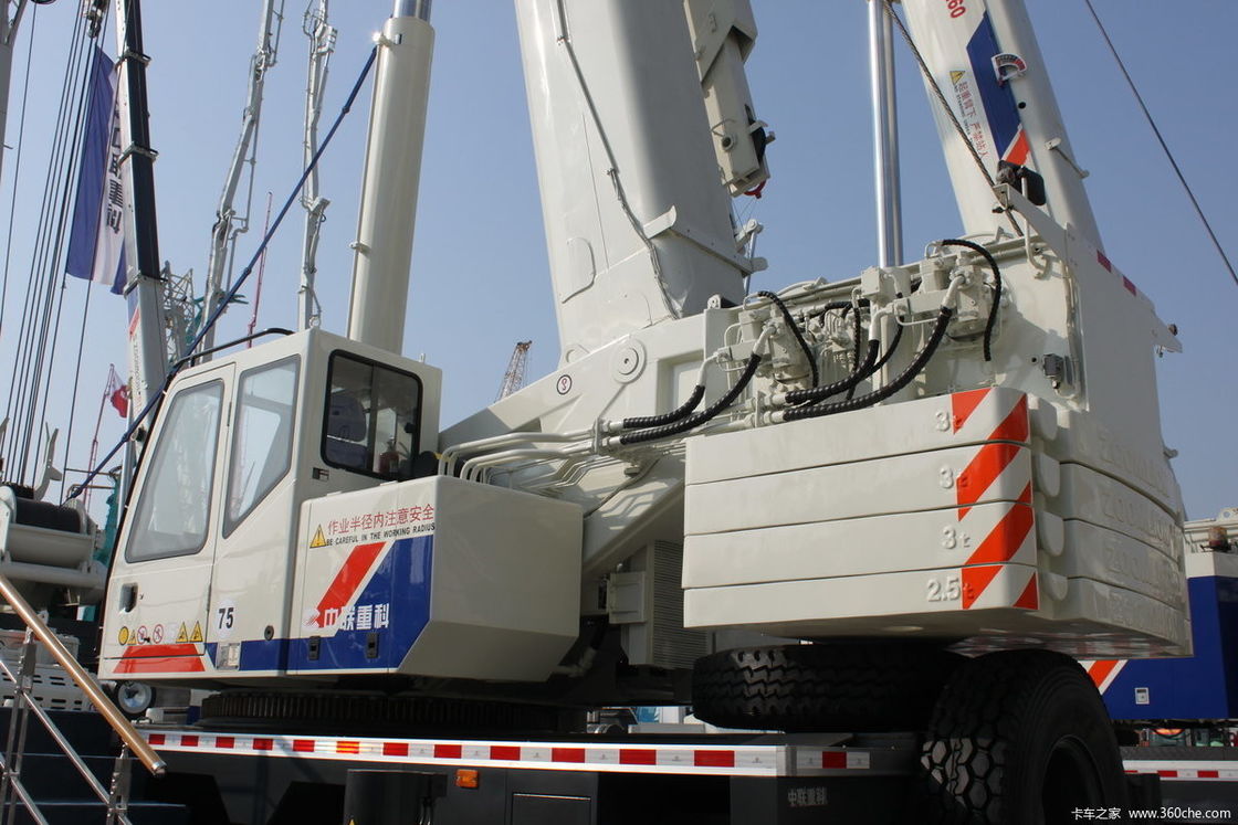 80 tonnellate macchina gru usata zoomlion camion gru x3000 attrezzature di sollevamento per il mercato degli emirati arabi