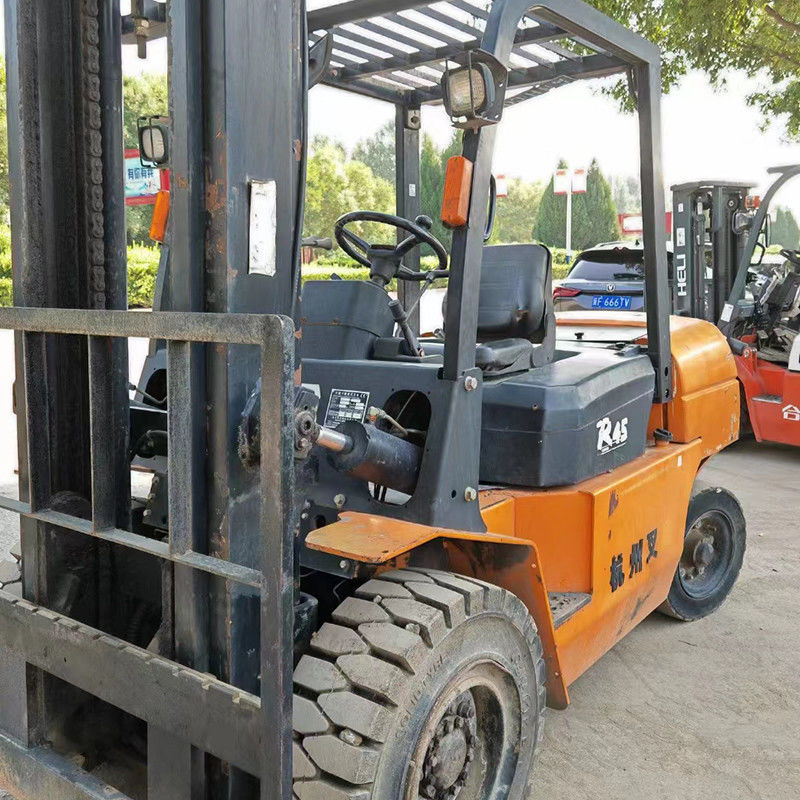 4.5 tonnellate di motore a forchetta 4WD ideale per vari ambienti di lavoro e compiti