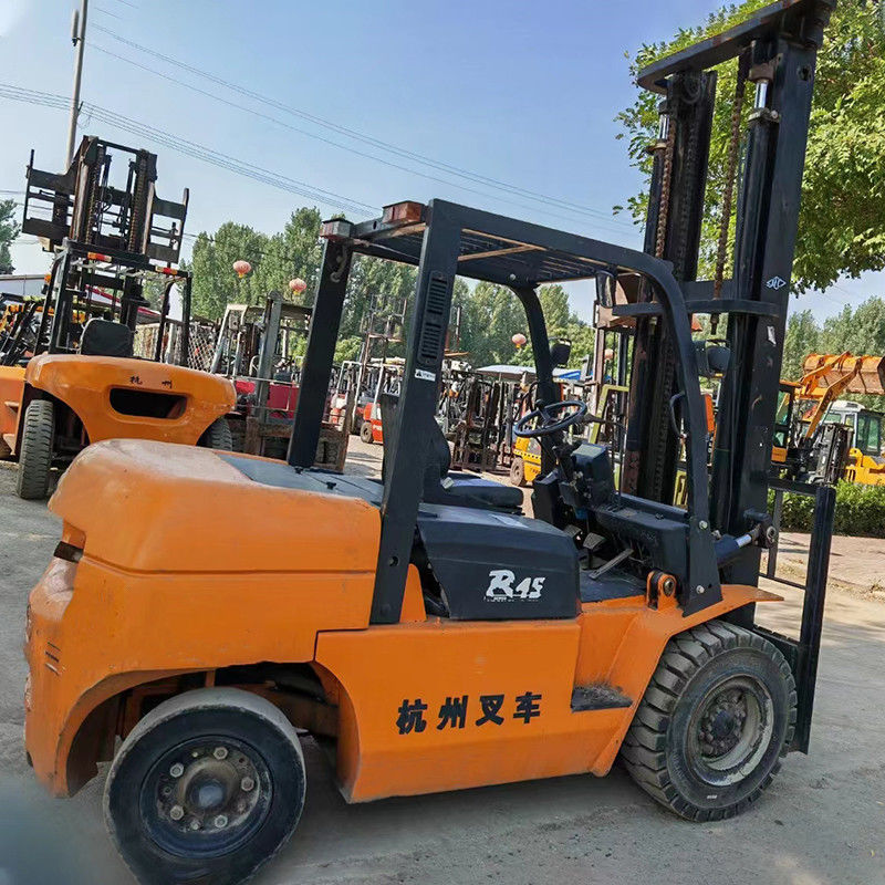 4.5 tonnellate di motore a forchetta 4WD ideale per vari ambienti di lavoro e compiti