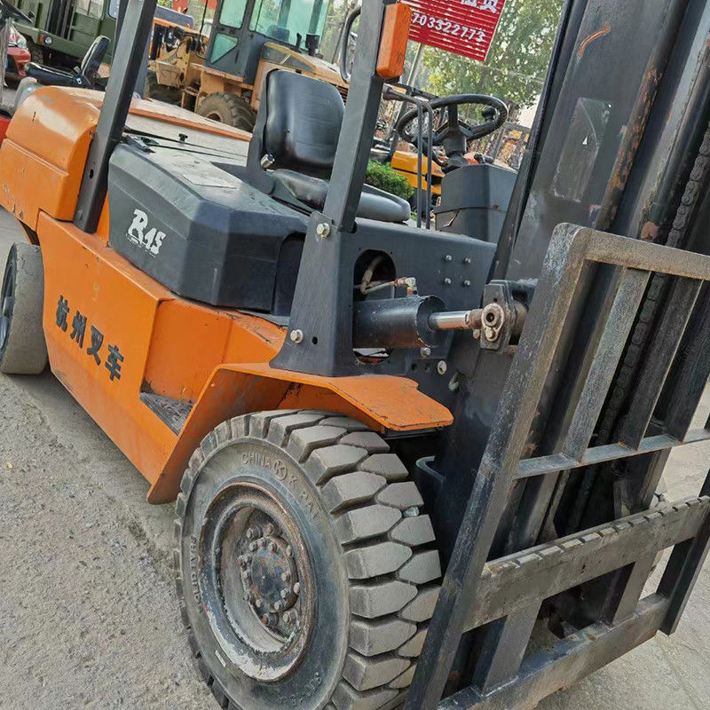 4.5 tonnellate di motore a forchetta 4WD ideale per vari ambienti di lavoro e compiti