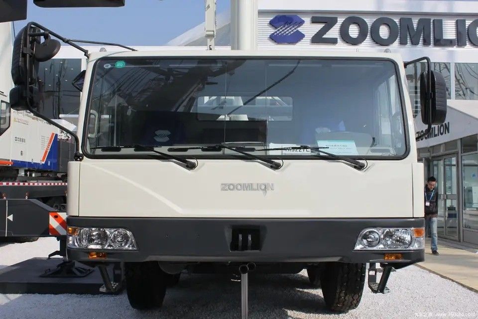 Usato Zoomlion 80 tonnellate Cran Truck x3000 Max. Altezza di sollevamento 42.3M Ore di lavoro 2001-4000