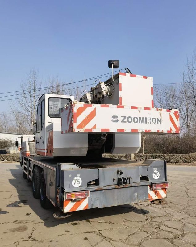 Usato Zoomlion 80 tonnellate Cran Truck x3000 Max. Altezza di sollevamento 42.3M Ore di lavoro 2001-4000