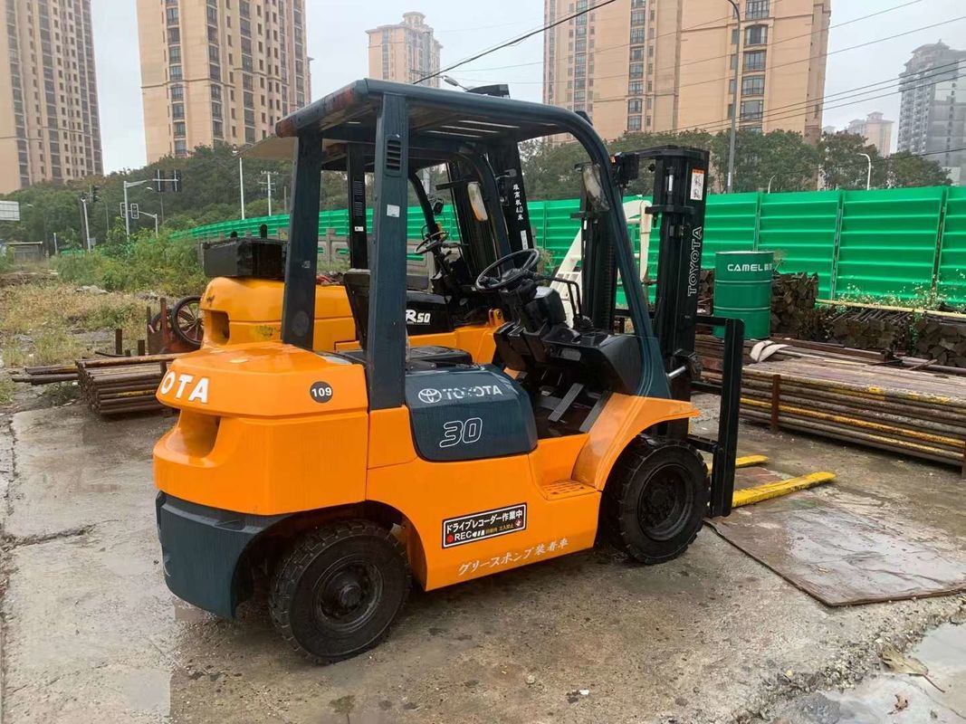 Negozi di materiali da costruzione Toyota Diesel usata 3 tonnellate 7F carrello elevatore con cambio laterale 3450 KG