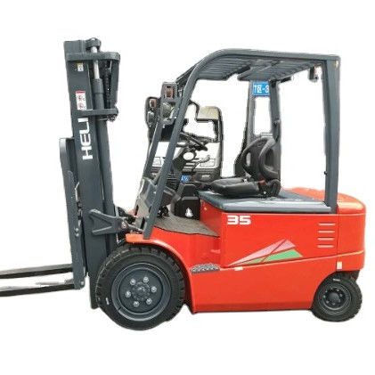 3 tonnellate di carrello elevatore a benzina in ottime condizioni e dimensioni generali 2675 * 1225 * 2105 mm