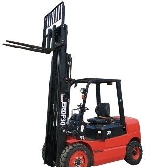 3 tonnellate di carrello elevatore a benzina in ottime condizioni e dimensioni generali 2675 * 1225 * 2105 mm