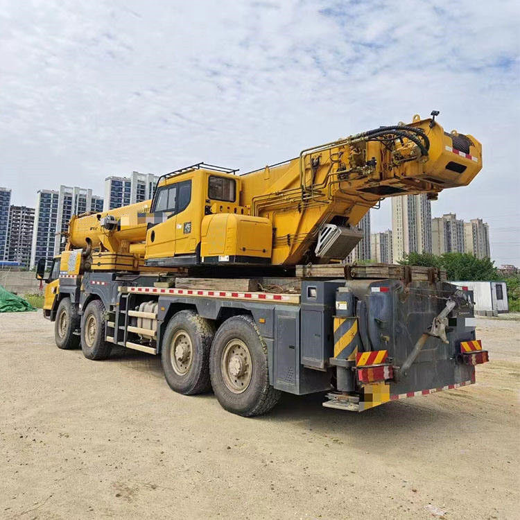 Cran telescopico da 130 tonnellate Cran camion XCT130 Velocità massima di marcia 80 km/h
