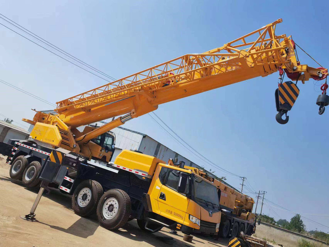 Cran telescopico da 130 tonnellate Cran camion XCT130 Velocità massima di marcia 80 km/h