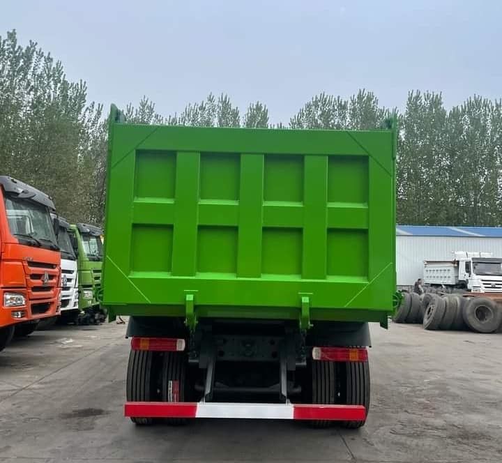 371 CV/336 CV/420 CV Howo Used Dump Truck 8x4 Tipper Truck con cambio manuale