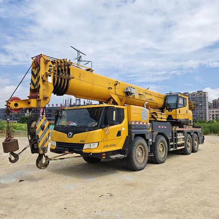 2 giri al minuto Velocità di rotazione XCT130 130 tonnellate gru di camion braccio telescopico gru di camion usate