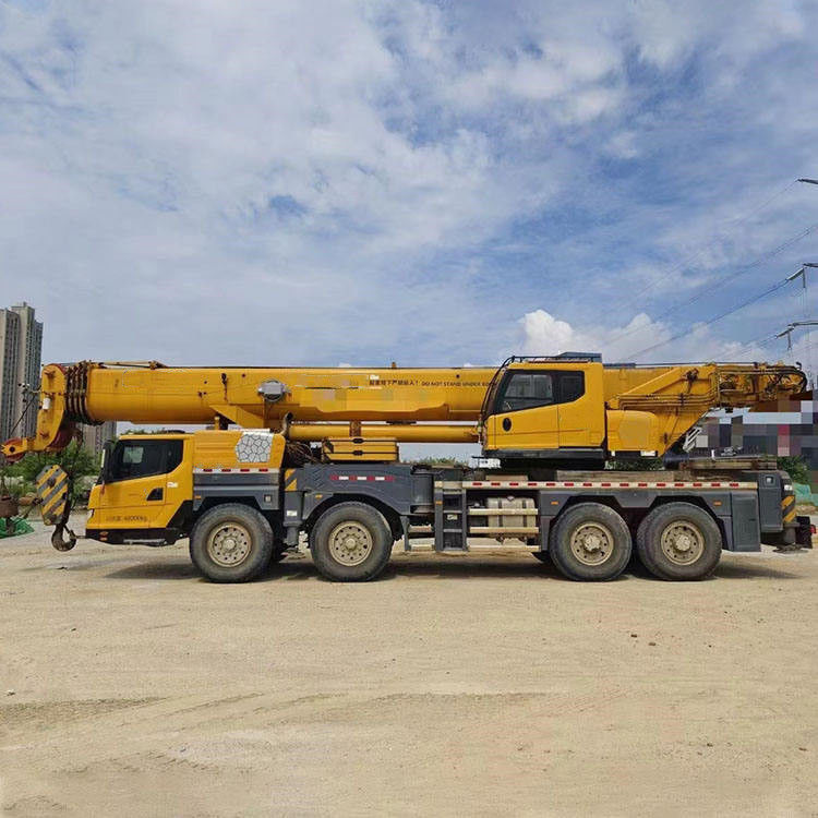 2 giri al minuto Velocità di rotazione XCT130 130 tonnellate gru di camion braccio telescopico gru di camion usate