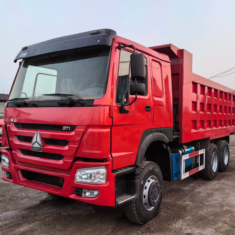 5600mm*2300mm*1500mm Serbatoio di carico 6X4 Camionino ad incasso usato 371HP 25tons HOWO Camionino a scarico
