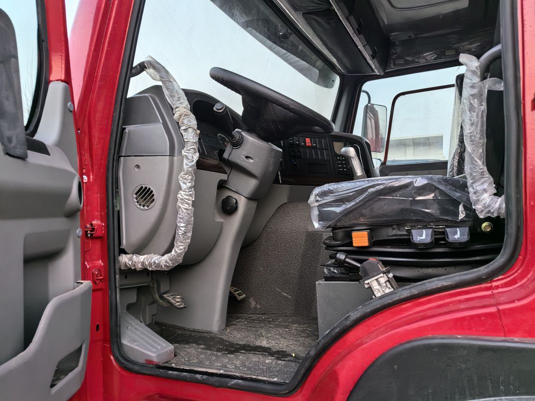 5600mm*2300mm*1500mm Serbatoio di carico 6X4 Camionino ad incasso usato 371HP 25tons HOWO Camionino a scarico
