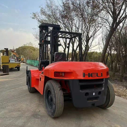 Il carrello elevatore diesel da 12 tonnellate è la soluzione perfetta per la movimentazione di materiali pesanti