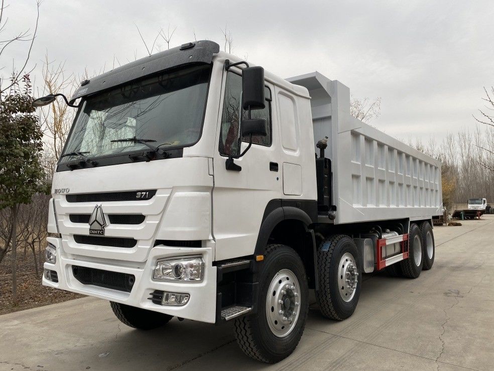 Camion a gomma usato 35 tonnellate Sinotruk HOWO 8*4 Camion a gomma 371 HP per il trasporto minerario