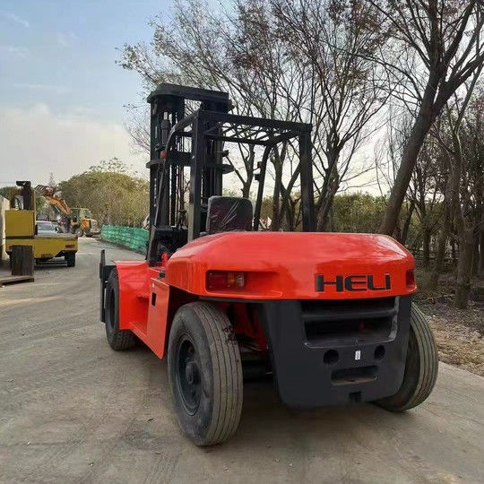 Strumenti di sollevamento 10 tonnellate carrello elevatore diesel con altezza di sollevamento e prestazioni da 3000 mm a 6000 mm