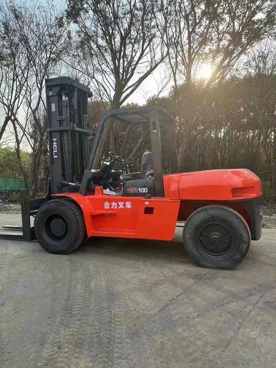 Strumenti di sollevamento 10 tonnellate carrello elevatore diesel con altezza di sollevamento e prestazioni da 3000 mm a 6000 mm