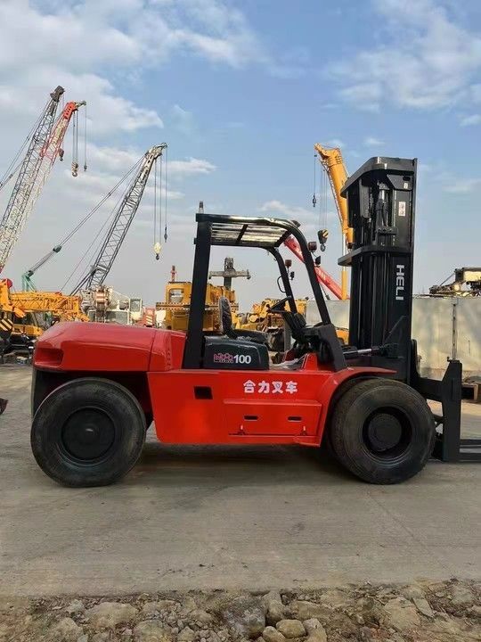 Strumenti di sollevamento 10 tonnellate carrello elevatore diesel con altezza di sollevamento e prestazioni da 3000 mm a 6000 mm