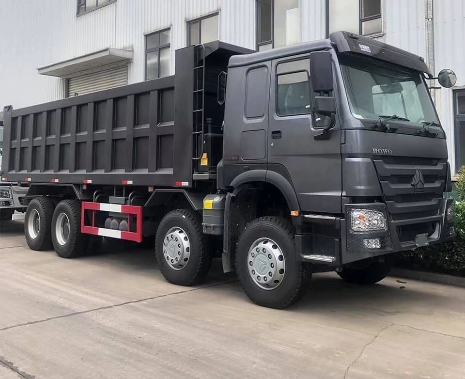Howo usato 8x4 12 ruote 24 30 metri cubi 35 tonnellate 40 tonnellate camion a gomma per il trasporto di pietra di sabbia